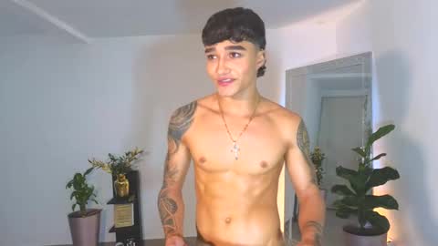 Snapshot of wyatt_rose chatting on 09/29/25, 02:27 wyatt online show from 09/29/25, 02:27