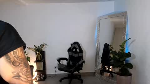 Snapshot of wyatt_rose chatting on 09/30/25, 12:15 wyatt online show from 09/30/25, 12:15