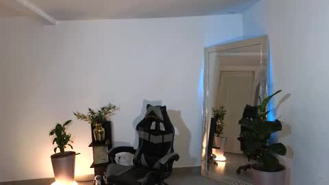 Snapshot of wyatt_rose chatting on 10/01/25, 01:33 wyatt online show from 10/01/25, 01:33