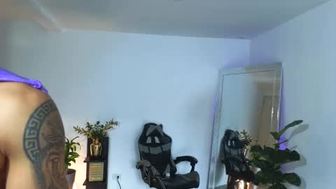 Snapshot of wyatt_rose chatting on 10/03/25, 09:56 wyatt online show from 10/03/25, 09:56