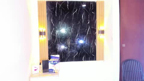 Snapshot of wyatt_rose chatting on 10/28/25, 04:05 wyatt online show from 10/28/25, 04:05