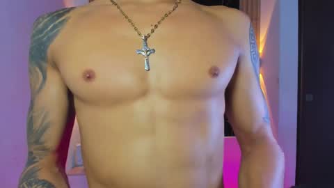 Snapshot of wyatt_rose chatting on 11/05/25, 04:01 wyatt online show from 11/05/25, 04:01