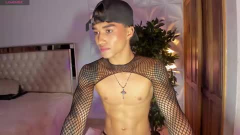 Snapshot of wyatt_rose chatting on 11/16/25, 03:56 wyatt online show from 11/16/25, 03:56