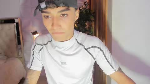 Snapshot of wyatt_rose chatting on 11/27/25, 03:41 wyatt online show from 11/27/25, 03:41