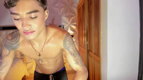 Snapshot of wyatt_rose chatting on 11/29/25, 03:53 wyatt online show from 11/29/25, 03:53