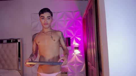 Snapshot of wyatt_rose chatting on 12/15/25, 02:27 wyatt online show from 12/15/25, 02:27