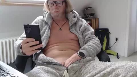 Snapshot of wyattearp64 chatting on 11/26/25, 01:34 WyattEarp64 online show from 11/26/25, 01:34