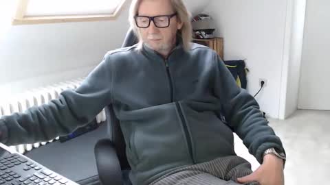 Snapshot of wyattearp64 chatting on 11/27/25, 10:50 WyattEarp64 online show from 11/27/25, 10:50