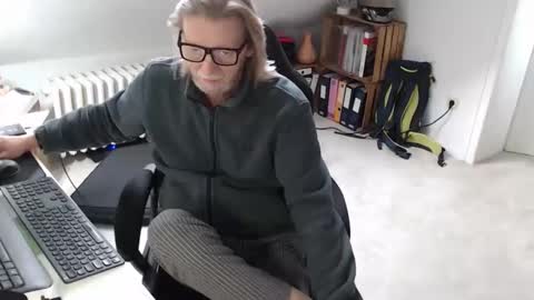 Snapshot of wyattearp64 chatting on 12/01/25, 09:36 WyattEarp64 online show from 12/01/25, 09:36