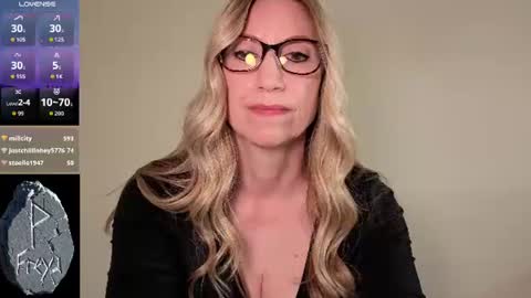 Snapshot of wynfreya chatting on 07/11/26, 11:06 Wyn online show from 07/11/26, 11:06