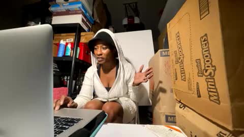 Snapshot of wynterheat chatting on 11/27/25, 02:41 Wynter Heat online show from 11/27/25, 02:41