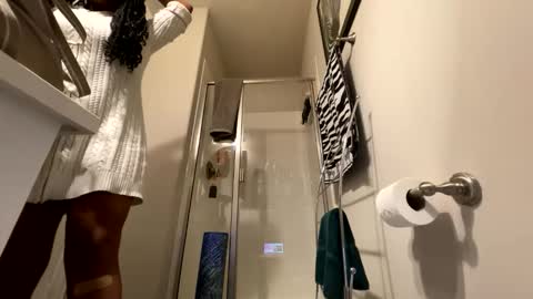 Snapshot of wynterheat chatting on 01/17/26, 12:37 Wynter Heat online show from 01/17/26, 12:37