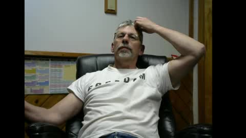 Snapshot of x7333 chatting on 04/20/26, 07:11 x7333 online show from 04/20/26, 07:11