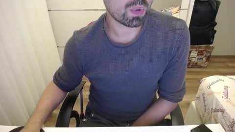 Snapshot of x_____0_____x chatting on 09/09/25, 09:58 Mr. Lonely online show from 09/09/25, 09:58