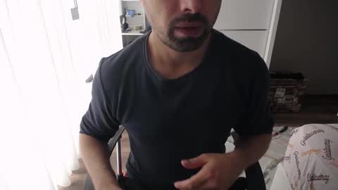 Snapshot of x_____0_____x chatting on 10/01/25, 11:05 Mr. Lonely online show from 10/01/25, 11:05