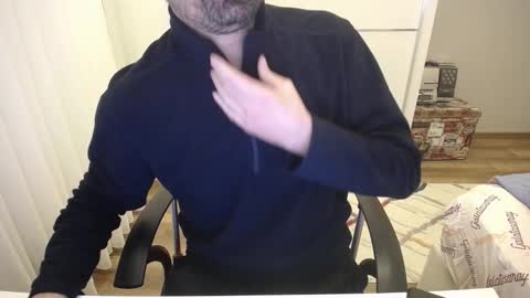 Snapshot of x_____0_____x chatting on 11/01/25, 07:16 Mr. Lonely online show from 11/01/25, 07:16