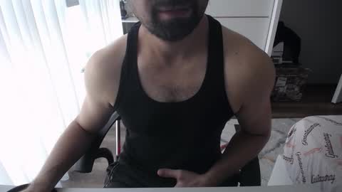 Snapshot of x_____0_____x chatting on 11/10/25, 11:42 Mr. Lonely online show from 11/10/25, 11:42