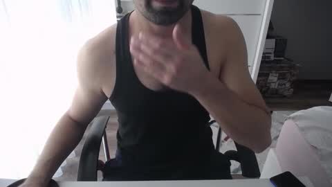 Snapshot of x_____0_____x chatting on 11/25/25, 10:48 Mr. Lonely online show from 11/25/25, 10:48