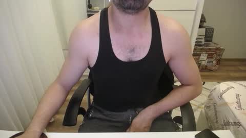 Snapshot of x_____0_____x chatting on 12/13/25, 10:37 Mr. Lonely online show from 12/13/25, 10:37