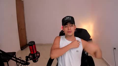 Snapshot of x_boy17 chatting on 10/19/25, 10:54 the boy x online show from 10/19/25, 10:54