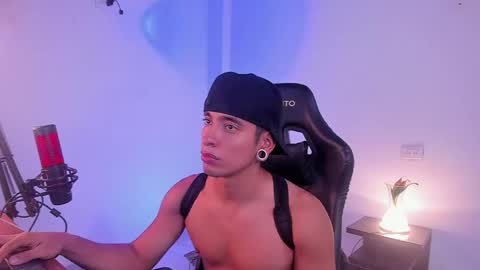 Snapshot of x_boy17 chatting on 04/26/26, 11:35 the boy x online show from 04/26/26, 11:35