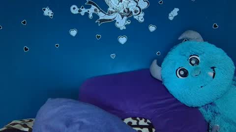 Snapshot of x_channel_x chatting on 09/19/25, 04:58 Karen online show from 09/19/25, 04:58