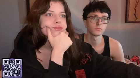 Snapshot of x_files_t chatting on 09/20/25, 10:49 Philipp and Este online show from 09/20/25, 10:49