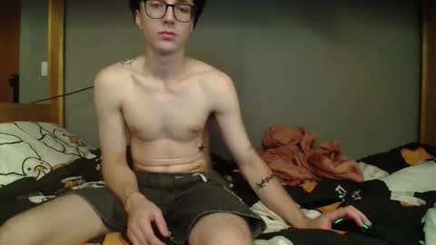 Snapshot of x_files_t chatting on 10/13/25, 03:28 Philipp and Este online show from 10/13/25, 03:28