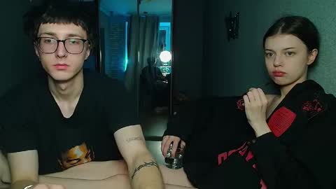 Philipp and Este online show from 11/27/25, 06:04