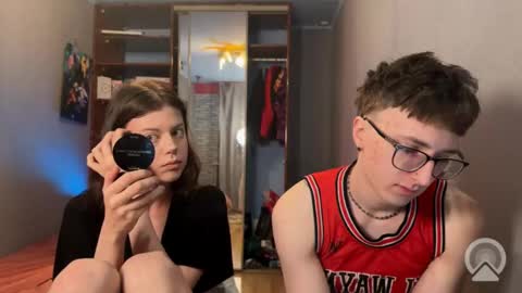 Philipp and Este online show from 02/09/26, 05:22