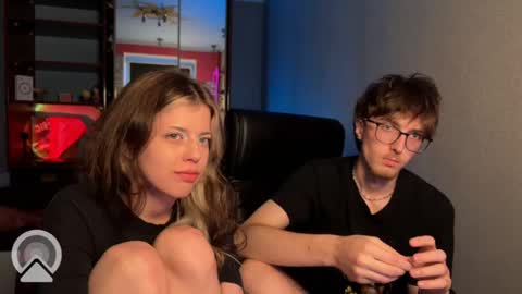 Snapshot of x_files_t chatting on 05/27/26, 01:57 Philipp and Este online show from 05/27/26, 01:57