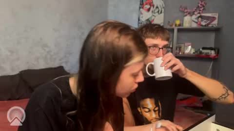 Snapshot of x_files_t chatting on 07/17/26, 11:50 Philipp and Este online show from 07/17/26, 11:50