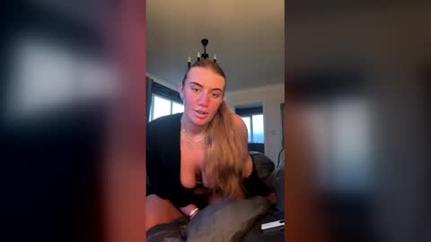 x_mb_x online show from 03/19/26, 06:23