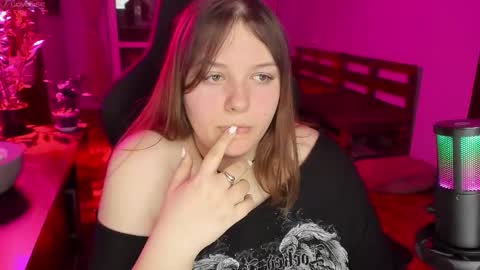 Snapshot of x_nirvana_x chatting on 12/23/25, 04:10 LOVE NERDS ONLY online show from 12/23/25, 04:10