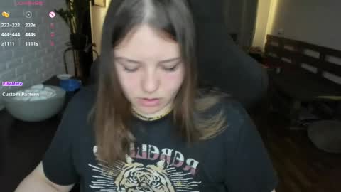 Snapshot of x_nirvana_x chatting on 04/02/26, 04:32 LOVE NERDS ONLY online show from 04/02/26, 04:32