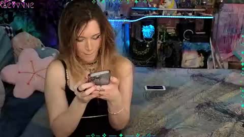 Snapshot of xaevynne chatting on 07/12/26, 03:30 Xaevynne Sometimes Milla Milla The Cute as a Buttom Brunette online show from 07/12/26, 03:30