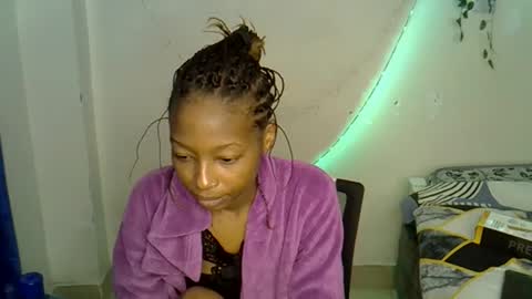Snapshot of xalia_caramel chatting on 11/20/25, 04:07 Alexa online show from 11/20/25, 04:07