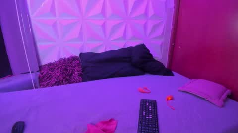 xamabtlee0107 online show from 09/16/25, 04:57