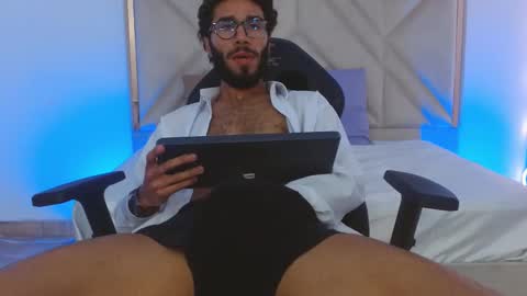 Snapshot of xander_tay chatting on 12/07/24, 06:15 ISSANDER online show from 12/07/24, 06:15