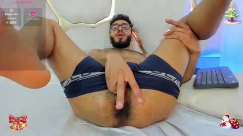 Snapshot of xander_tay chatting on 12/16/24, 01:53 ISSANDER online show from 12/16/24, 01:53