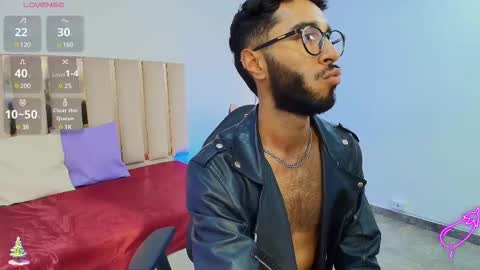 Snapshot of xander_tay chatting on 12/19/24, 06:12 ISSANDER online show from 12/19/24, 06:12