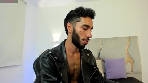 Snapshot of xander_tay chatting on 12/26/24, 11:13 ISSANDER online show from 12/26/24, 11:13