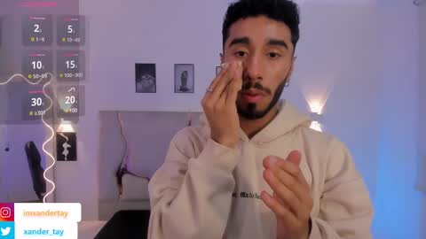 Snapshot of xander_tay chatting on 02/11/25, 07:38 ISSANDER online show from 02/11/25, 07:38