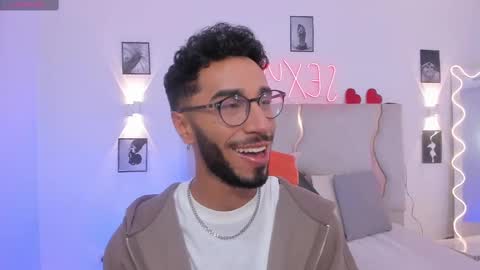 Snapshot of xander_tay chatting on 03/01/25, 07:37 ISSANDER online show from 03/01/25, 07:37