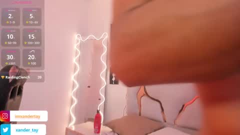 Snapshot of xander_tay chatting on 03/08/25, 01:39 ISSANDER online show from 03/08/25, 01:39