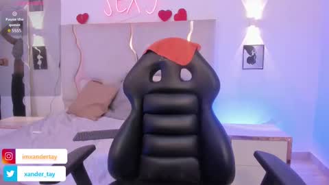 Snapshot of xander_tay chatting on 03/10/25, 11:27 ISSANDER online show from 03/10/25, 11:27