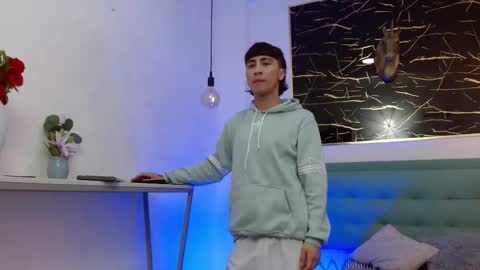 xandergrey8 online show from 01/14/26, 07:08