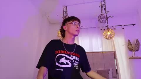 Snapshot of xanderr_grey chatting on 07/17/26, 08:24 XANDER online show from 07/17/26, 08:24