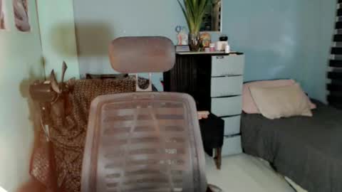 Snapshot of xangel_redx chatting on 12/02/25, 12:27 ANGEL online show from 12/02/25, 12:27