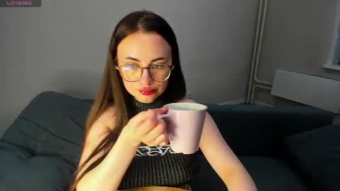 Snapshot of xapka_lapka chatting on 06/22/26, 04:04 Alice online show from 06/22/26, 04:04
